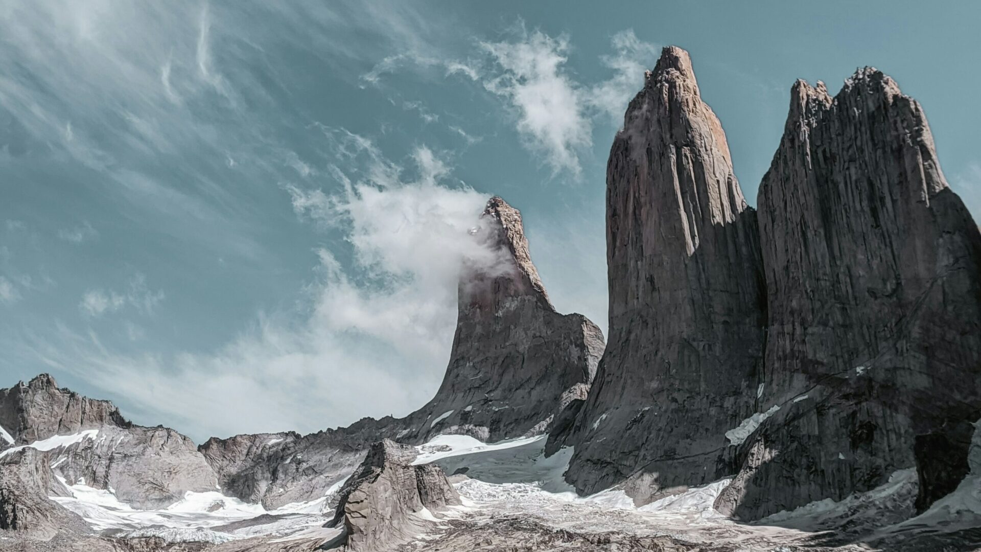 Masyw gór Torres del Paine w Patagonii.