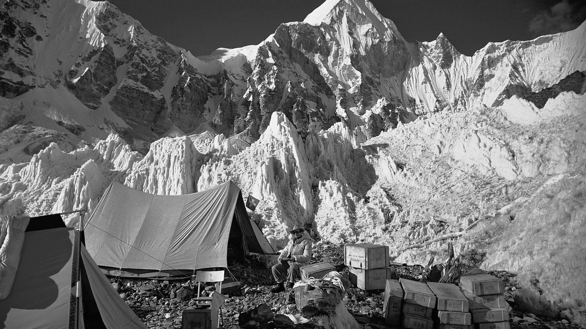 Szwajcarska ekspedycja na Mount Everest, w której brał udział Raymond Lambert, odbyła się wiosną 1952 roku.