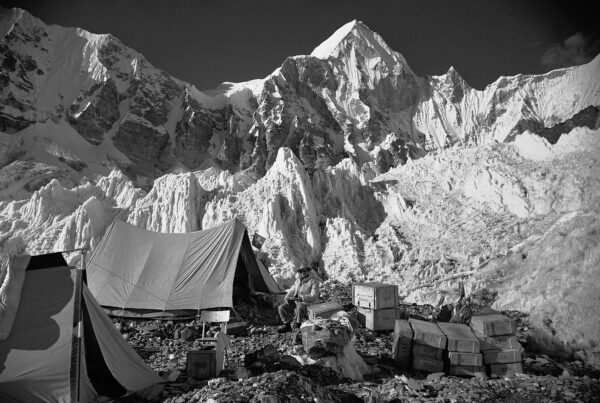 Szwajcarska ekspedycja na Mount Everest, w której brał udział Raymond Lambert, odbyła się wiosną 1952 roku.