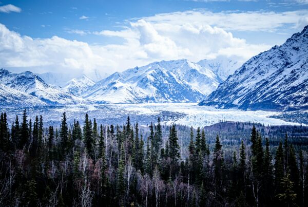 Denali i najwyższe szczyty Alaski to marzenie alpinistów i podróżników, którzy kochają majestat gór.